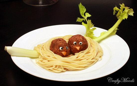Receta de espaguetis y albóndigas con forma de pollitos en un nido | Recetas  para niños