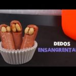 Cómo hacer dedos con salchichas para Halloween